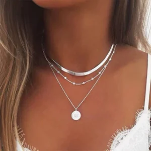 Layering vòng đeo cổ nhiều tầng